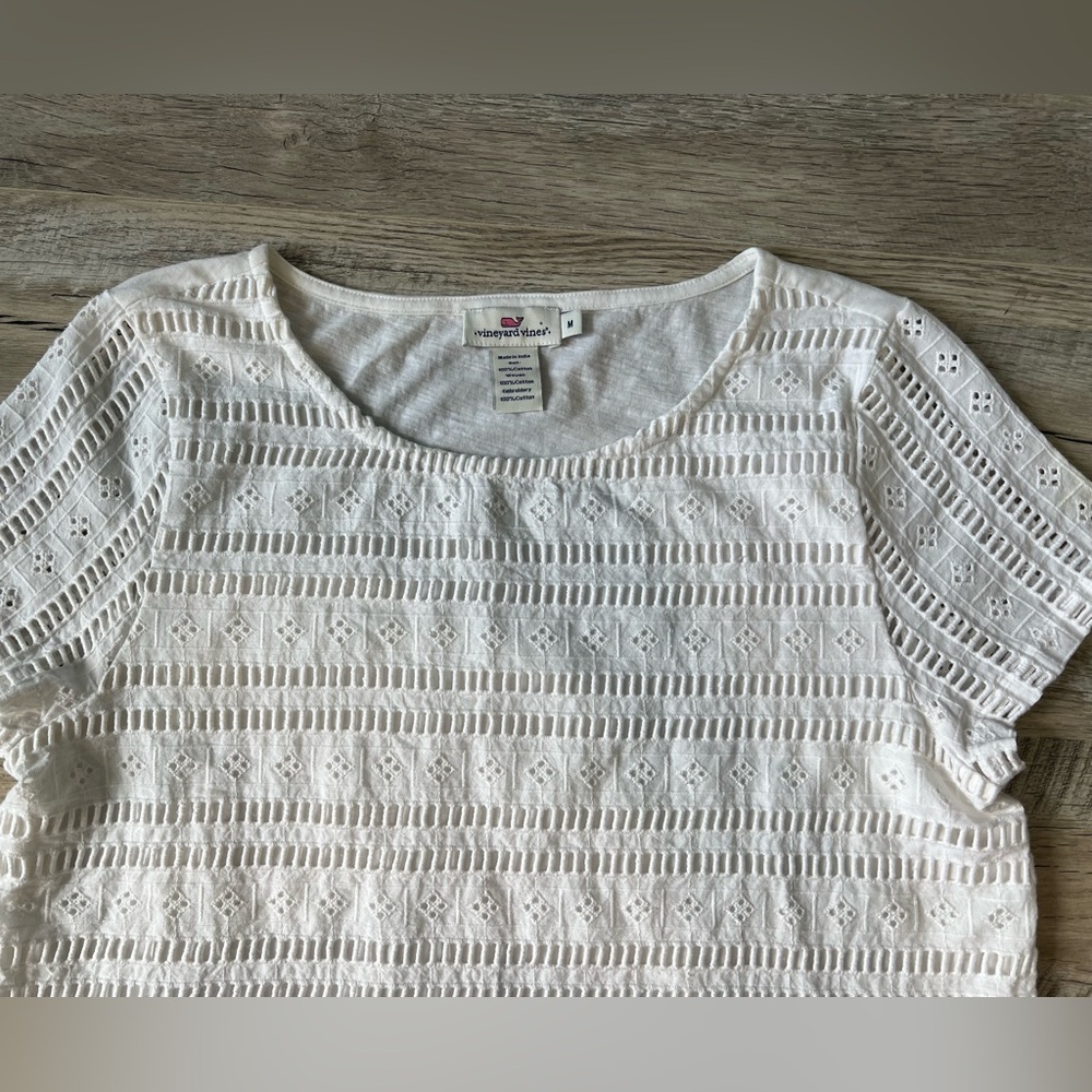 Vineyard Vine White Top Size Medium - image 3